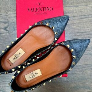 Navy Valentino Rockstud Flats, 36.5